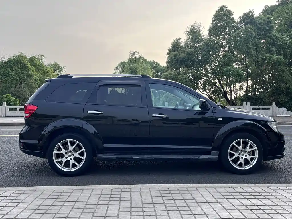 Dodge Journey 2014 — фото 8