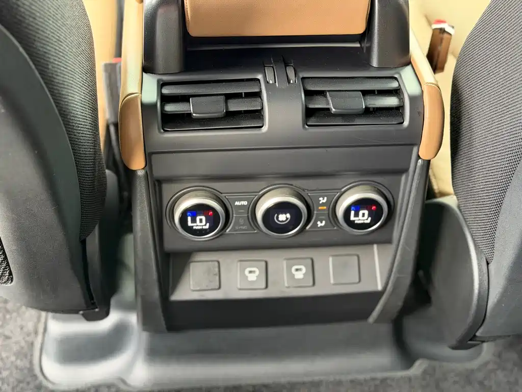 Land Rover Defender 2025 — фото 18