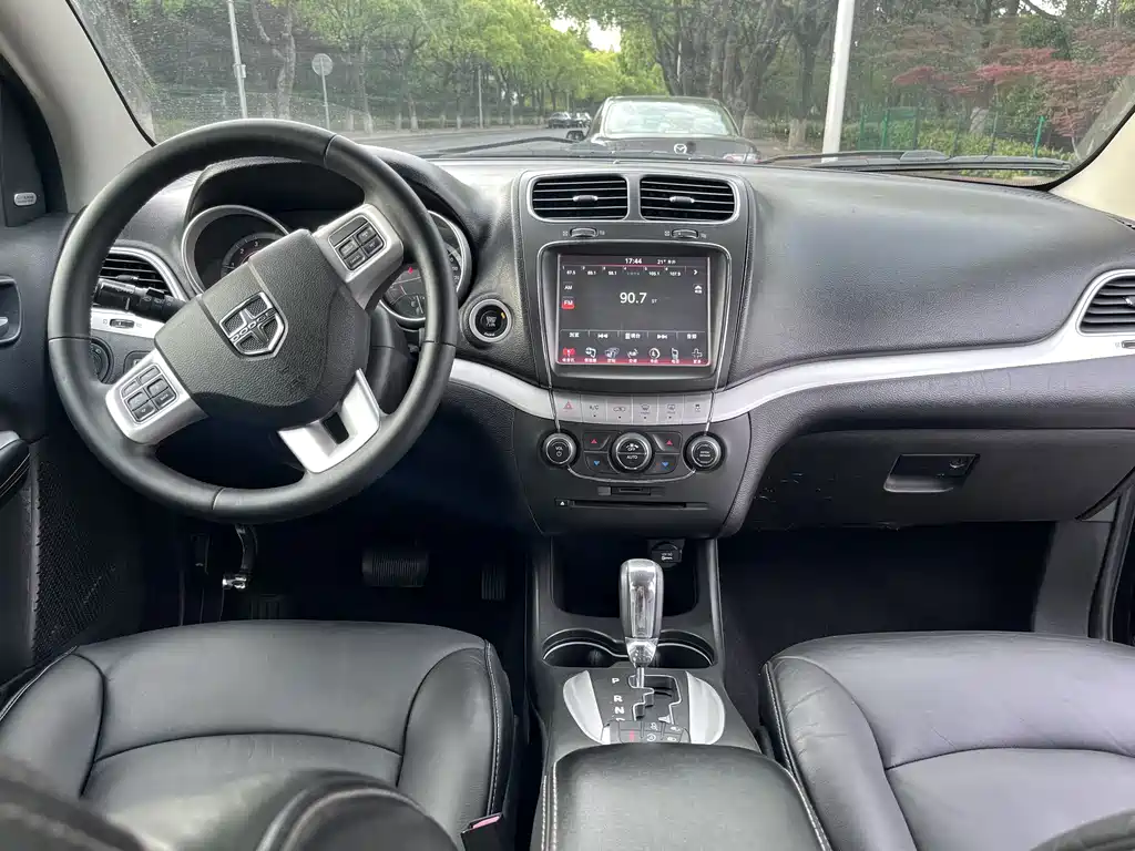 Dodge Journey 2014 — фото 9
