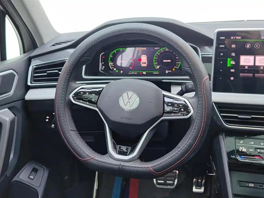 Volkswagen Tiguan L 2023 — фото 15