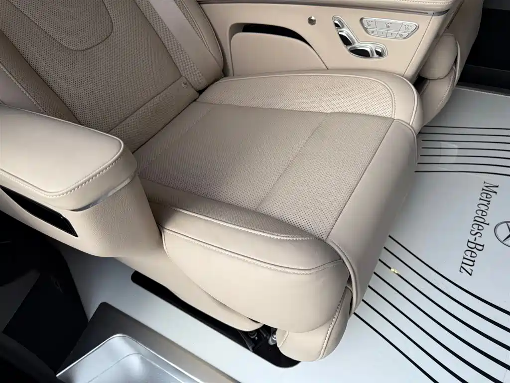 Mercedes-Benz V-Class 2023 — фото 37
