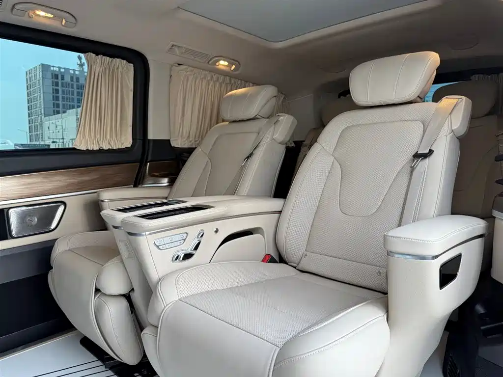 Mercedes-Benz V-Class 2023 — фото 22