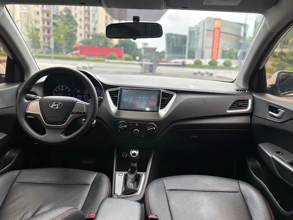 Hyundai Verna 2017 — фото 12
