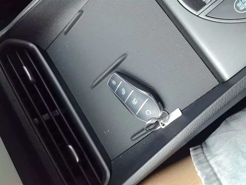 BYD Seal 05 DM-i 2025 — фото 9