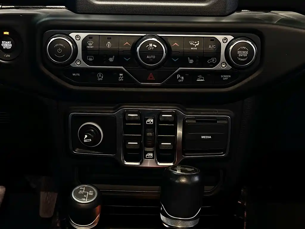 Jeep Wrangler 2021 — фото 19
