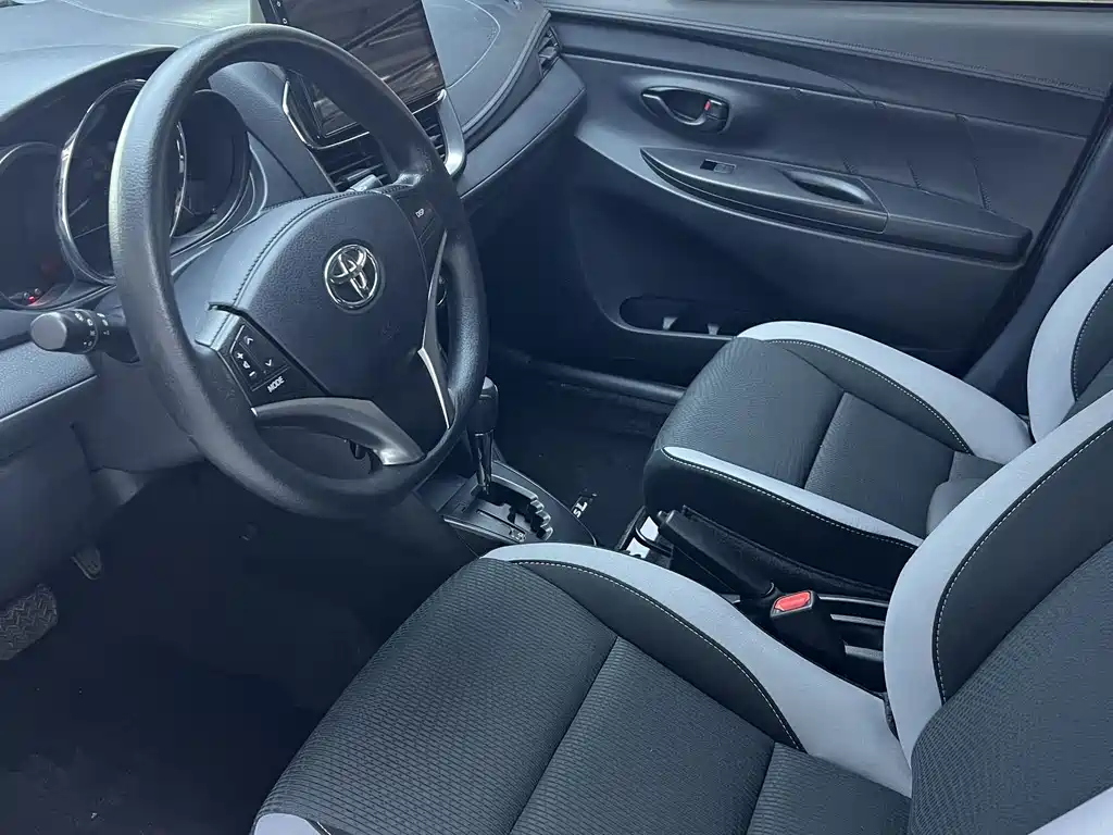 Toyota Yaris L 2022 — фото 9