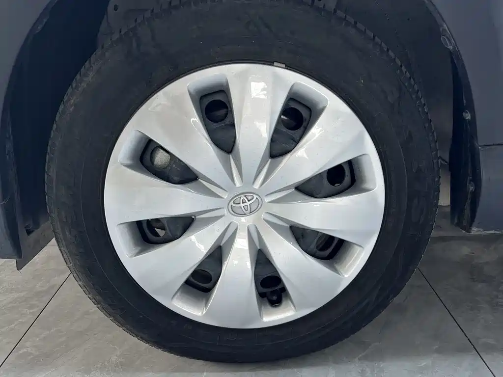 Toyota Yaris L 2022 — фото 16