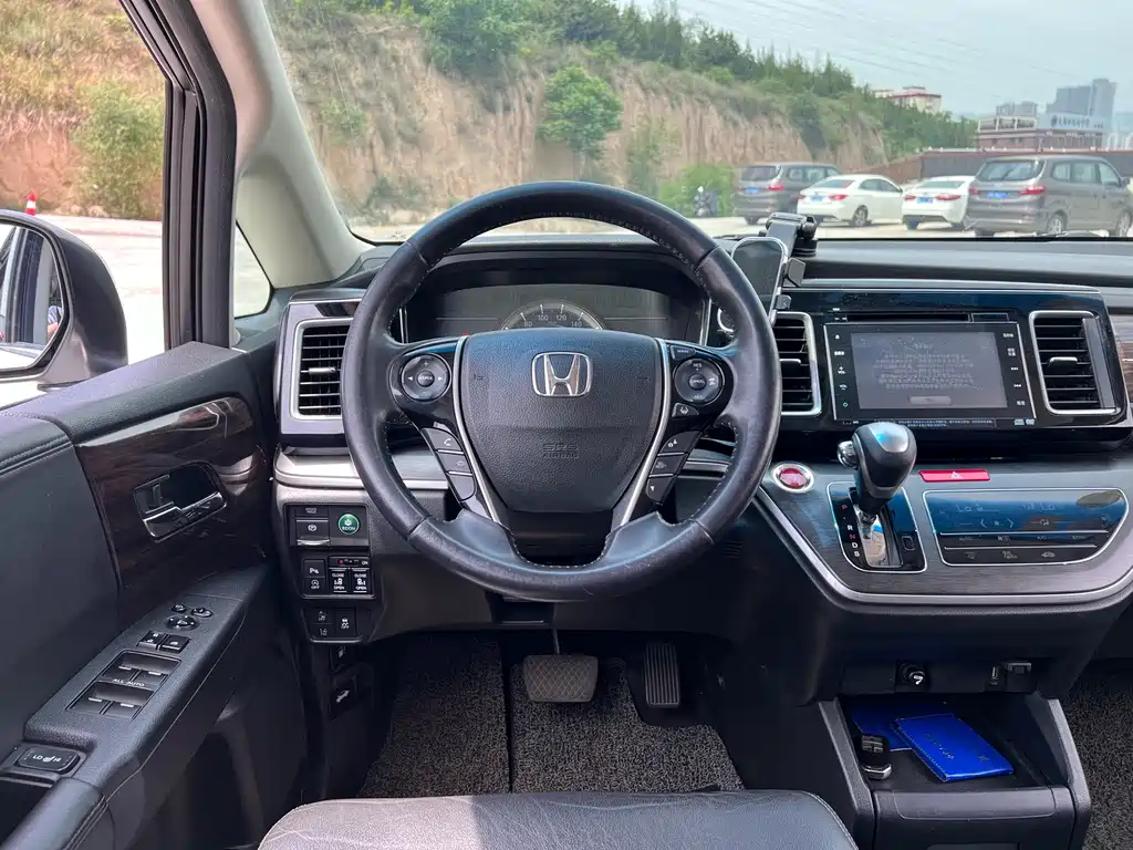 Honda Elysion 2017 — фото 11