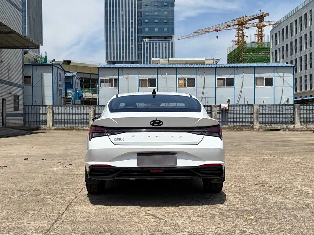 Hyundai Elantra 2022