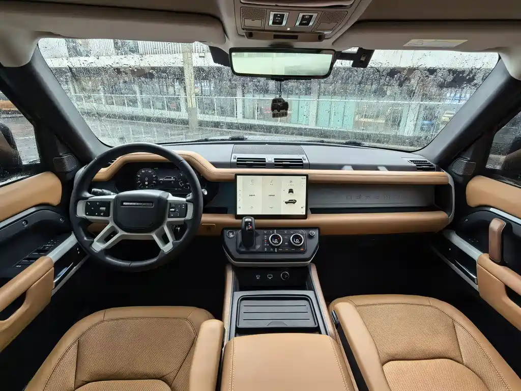 Land Rover Defender 2023 — фото 10