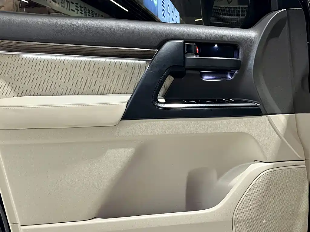Toyota Land Cruiser 2019 — фото 12