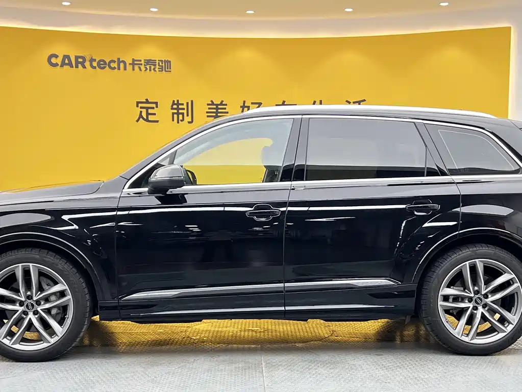 Audi Q7 2025 — фото 34