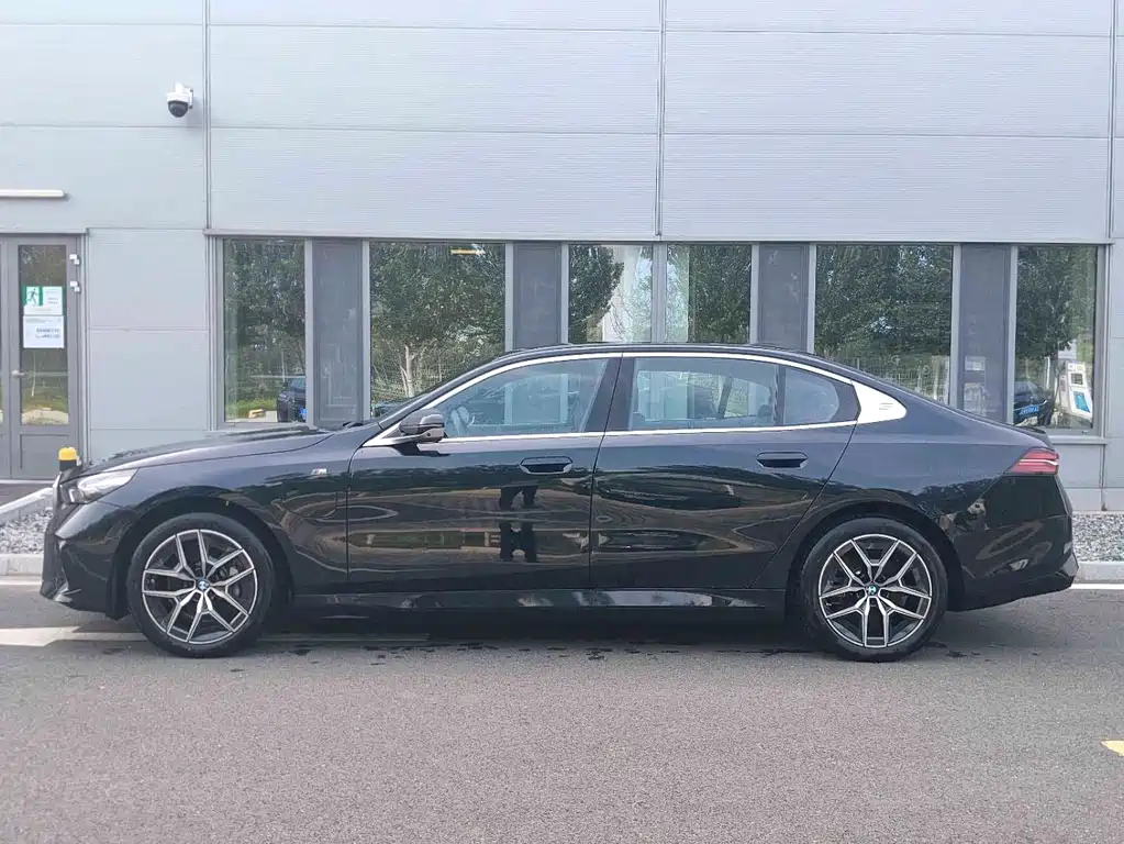 BMW i5 2025 — фото 4
