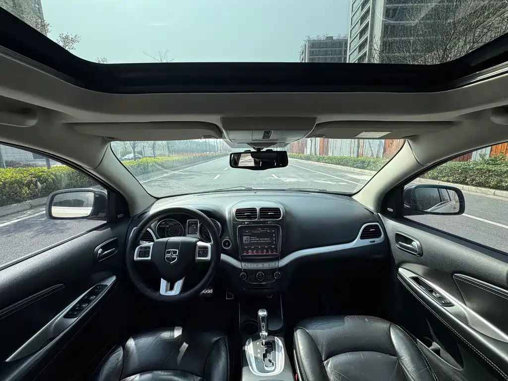 Dodge Journey 2014 — фото 10