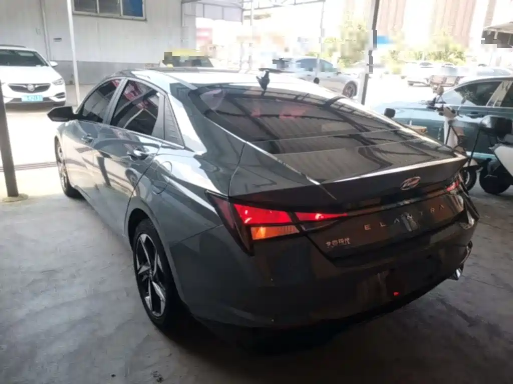 Hyundai Elantra 2023