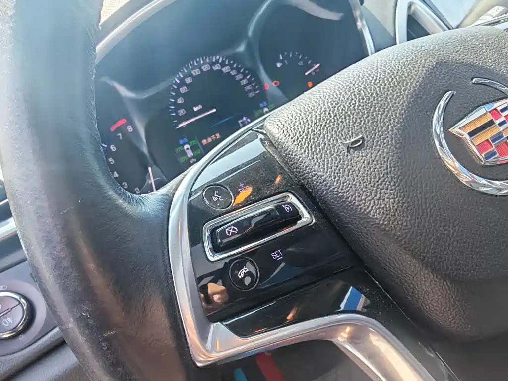 Cadillac SRX 2016 — фото 27