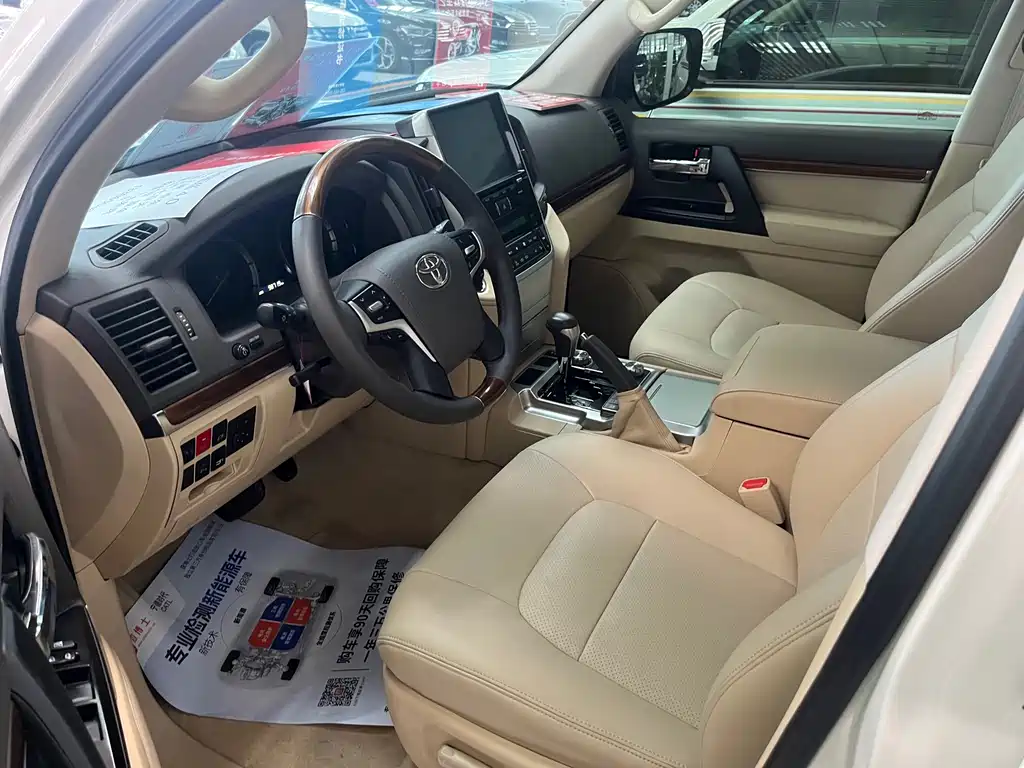Toyota Land Cruiser 2018 — фото 4