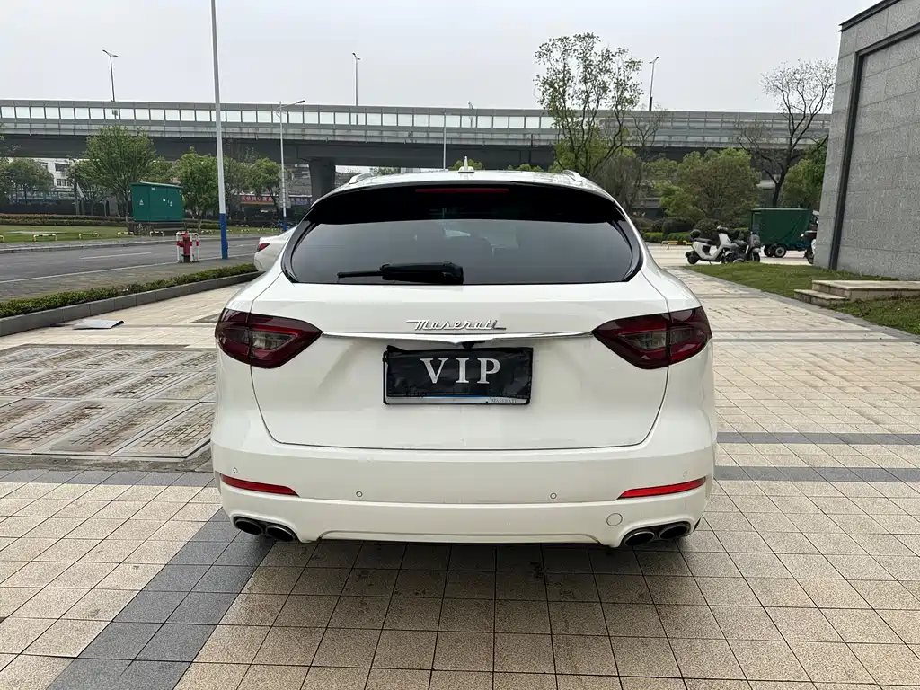 Maserati Levante 2018 — фото 12