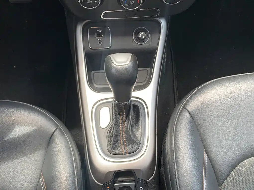 Jeep Compass 2017 — фото 15