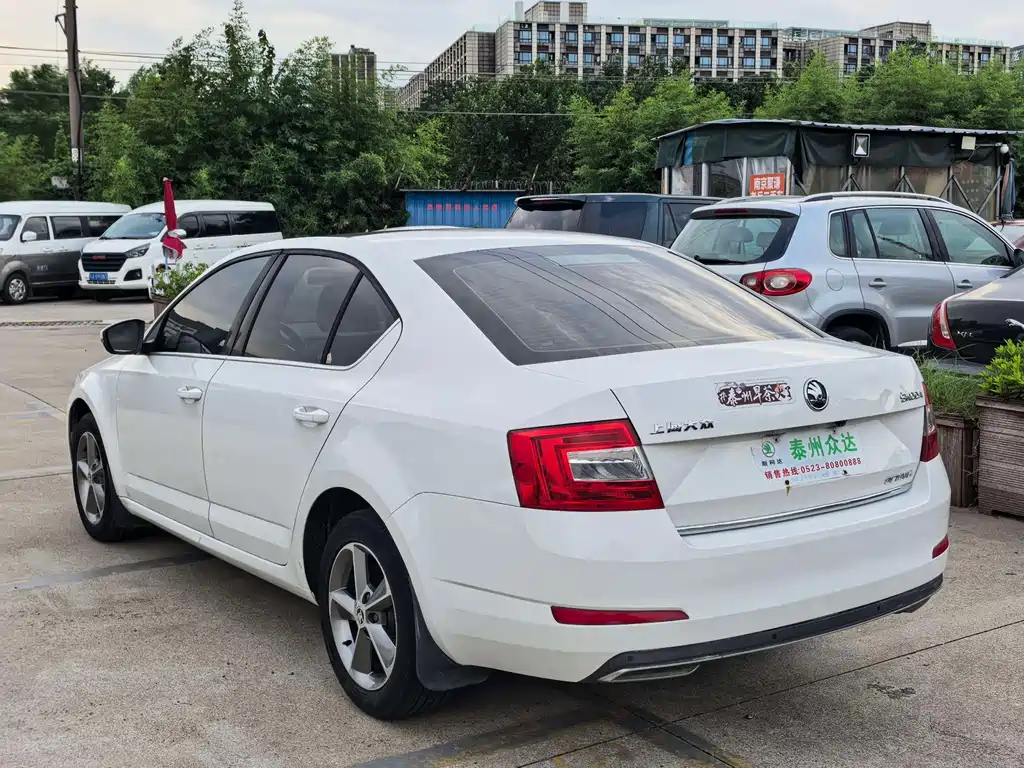 Skoda Octavia 2016 — фото 12