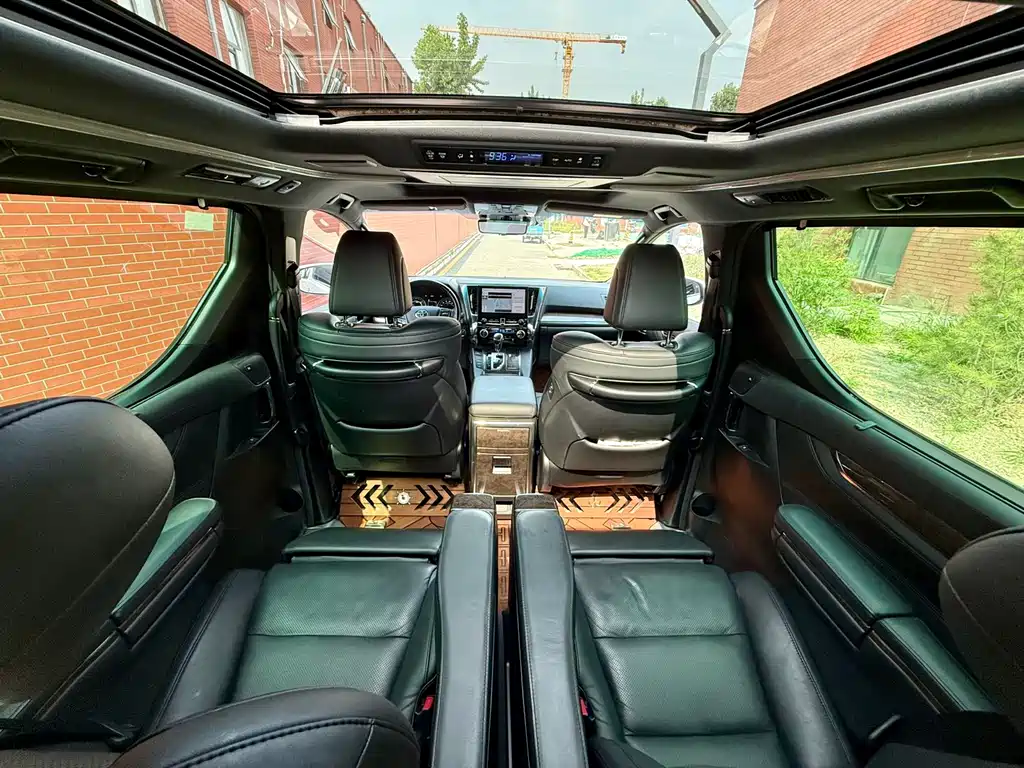 Toyota Vellfire 2021 — фото 10