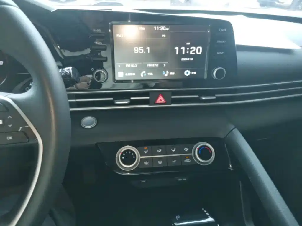 Hyundai Elantra 2023 — фото 13
