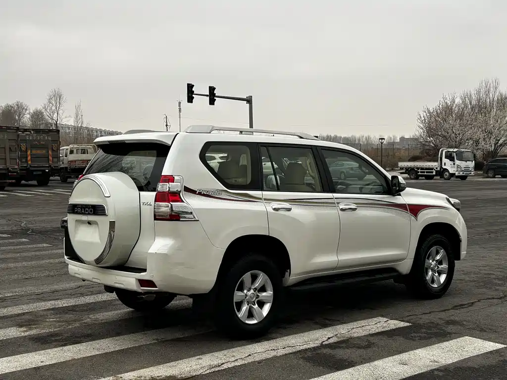 Toyota Prado 2015 — фото 10