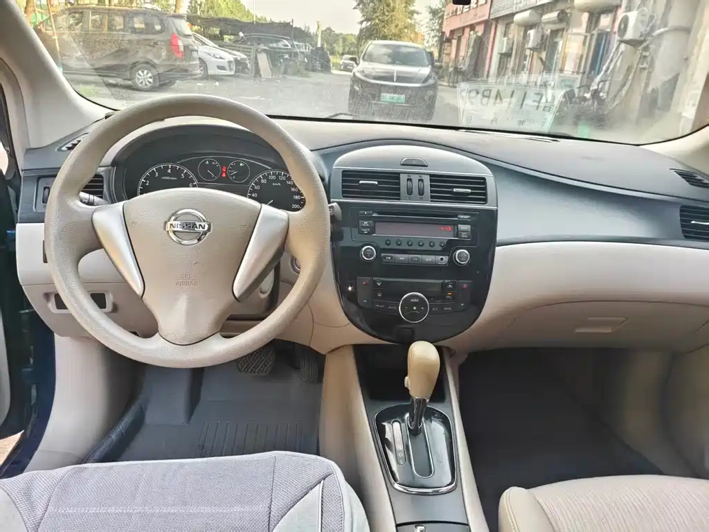 Nissan Tiida 2012