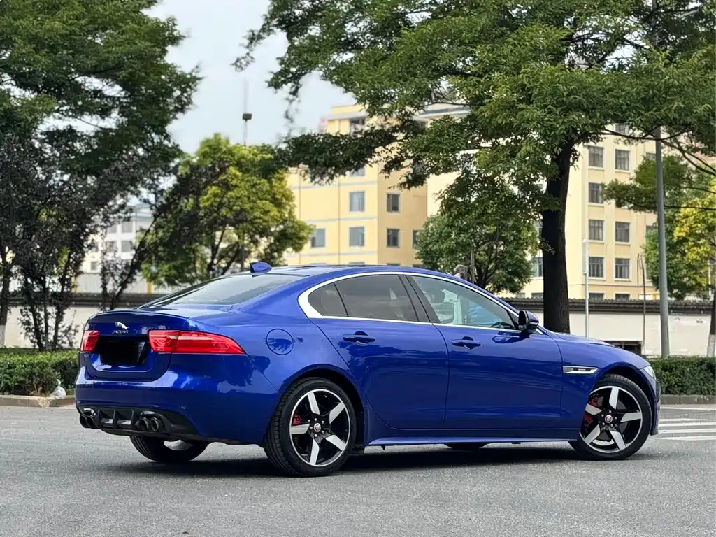Jaguar XE 2017 — фото 4