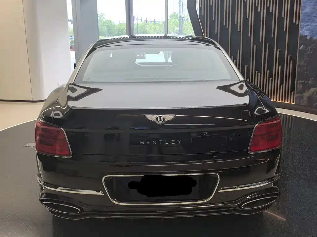 Bentley Flying Spur — фото 14