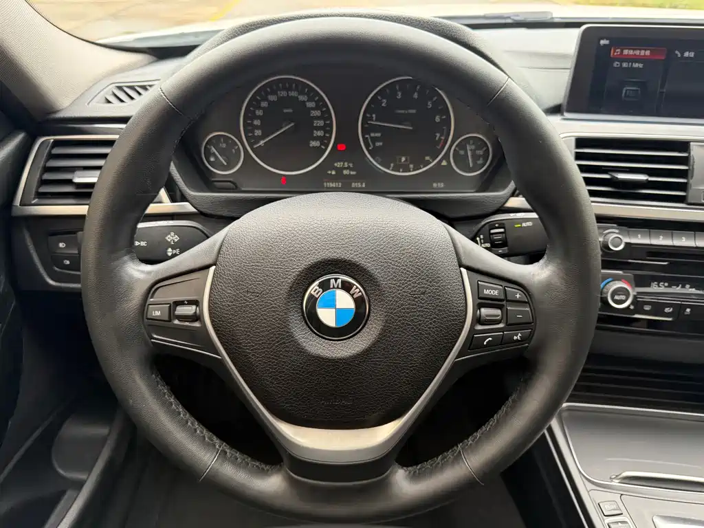 BMW 3 Series 2019 — фото 17