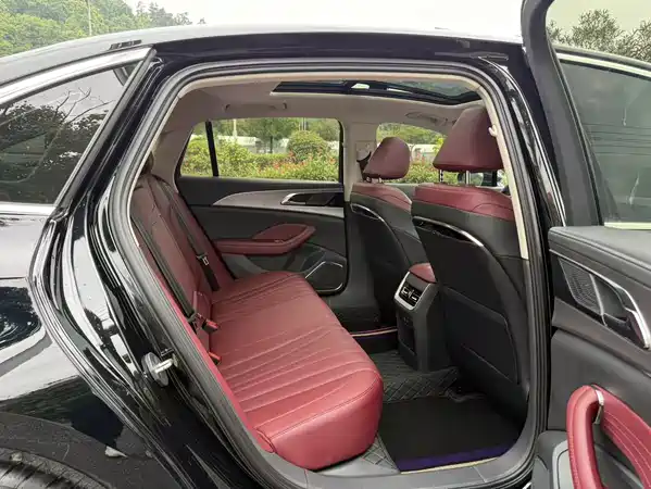Hongqi H5 2024