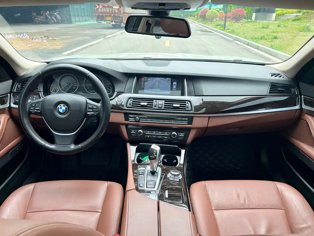 BMW 5 Series 2016 — фото 14
