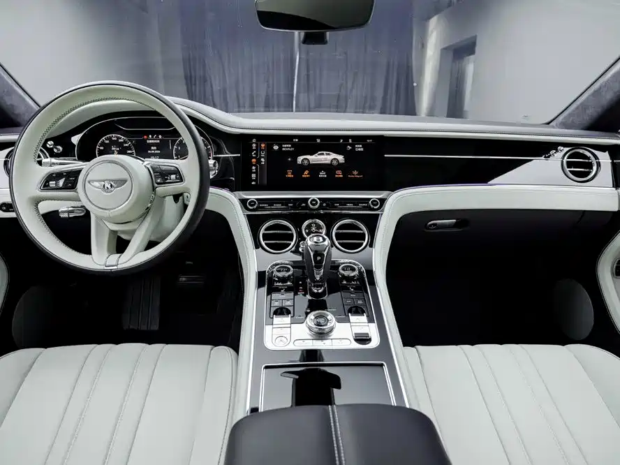 Bentley Continental 2021 — фото 10