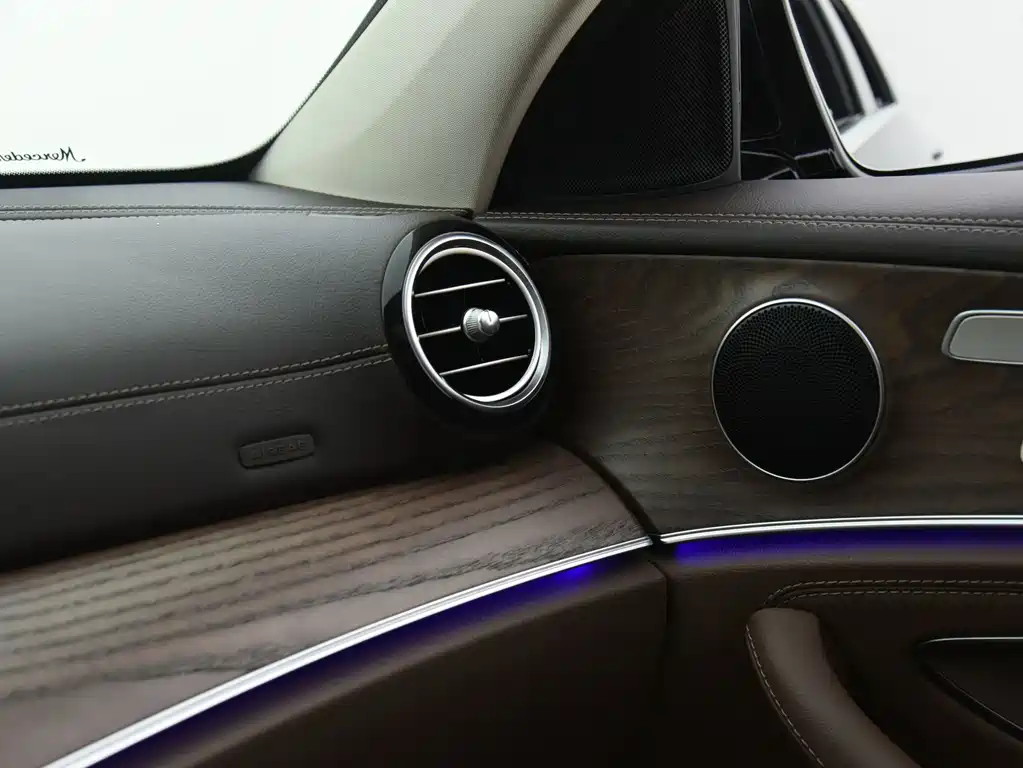 Mercedes-Benz E-Class 2023 — фото 15