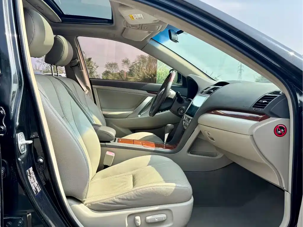 Toyota Camry 2014 — фото 10