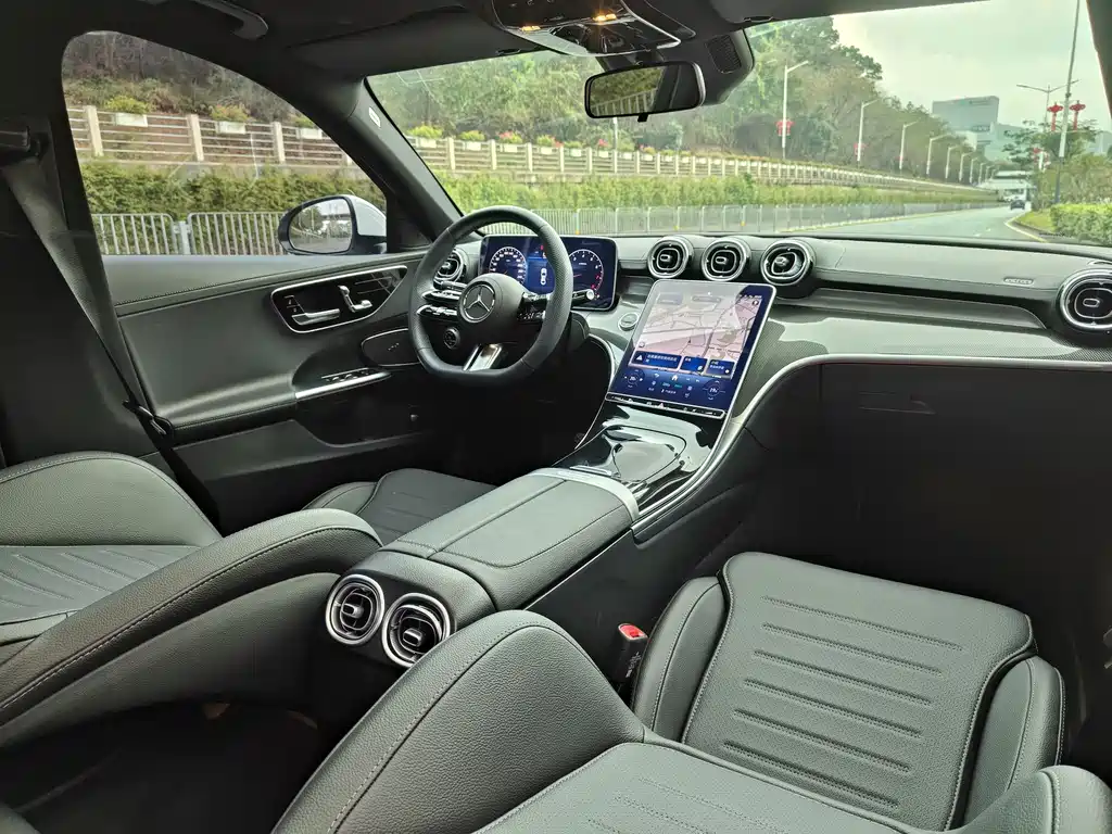 Mercedes-Benz C-Class 2025 — фото 10