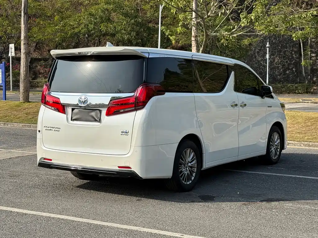 Toyota Alphard 2022 — фото 5