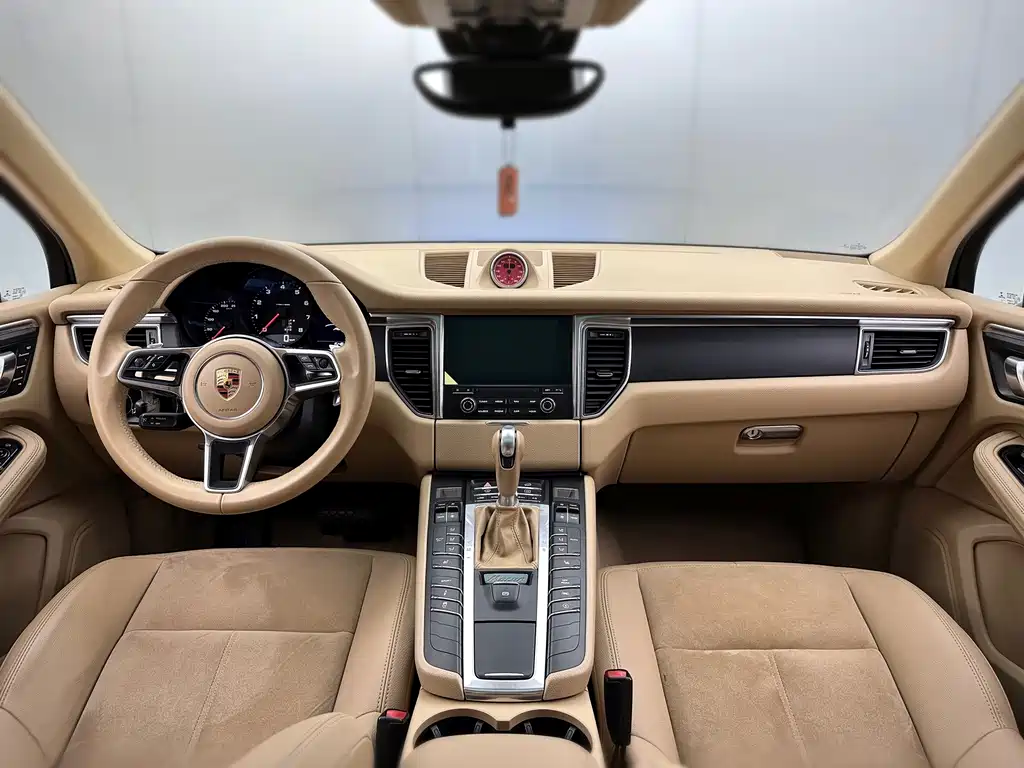 Porsche Macan 2017 — фото 16