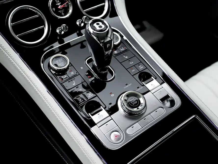 Bentley Continental 2021 — фото 19
