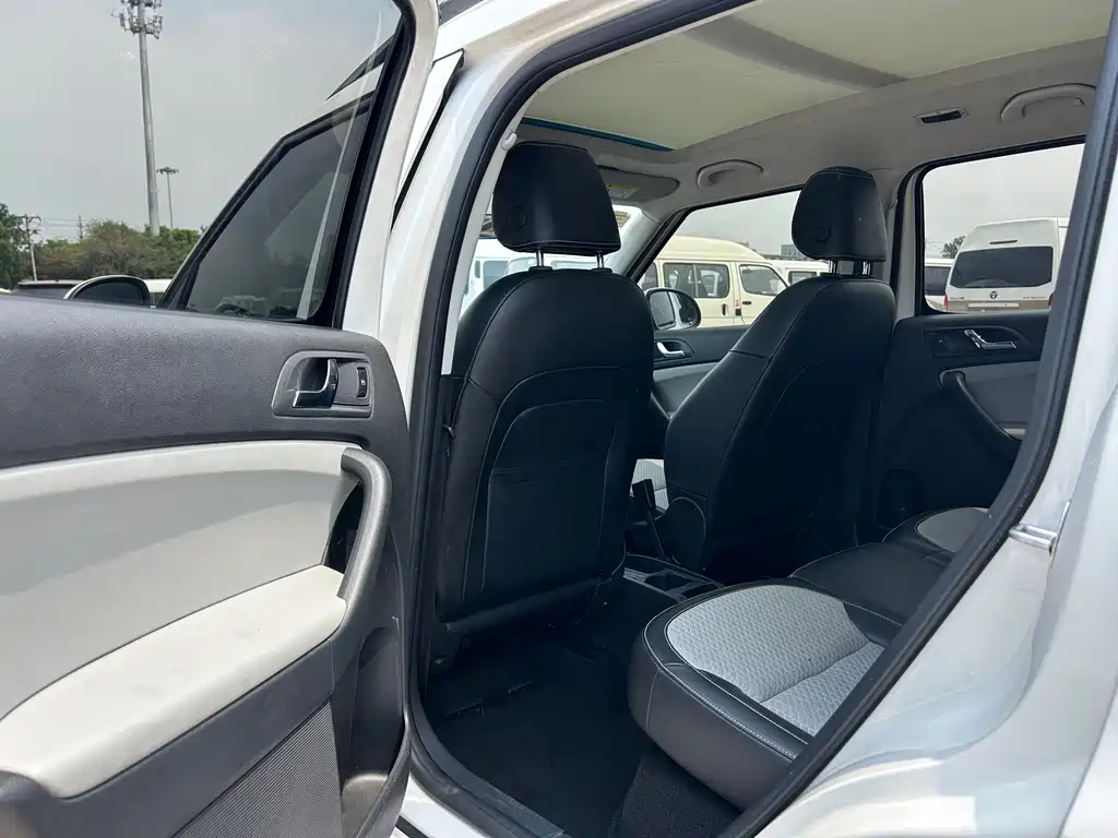 Skoda Yeti 2018 — фото 13
