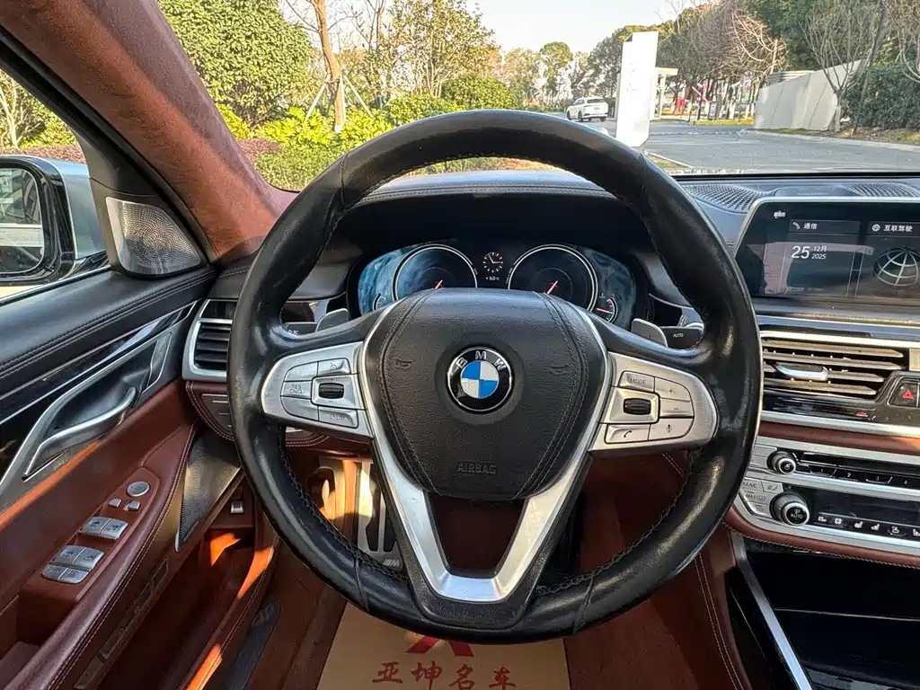 BMW 7 Series 2017 — фото 14