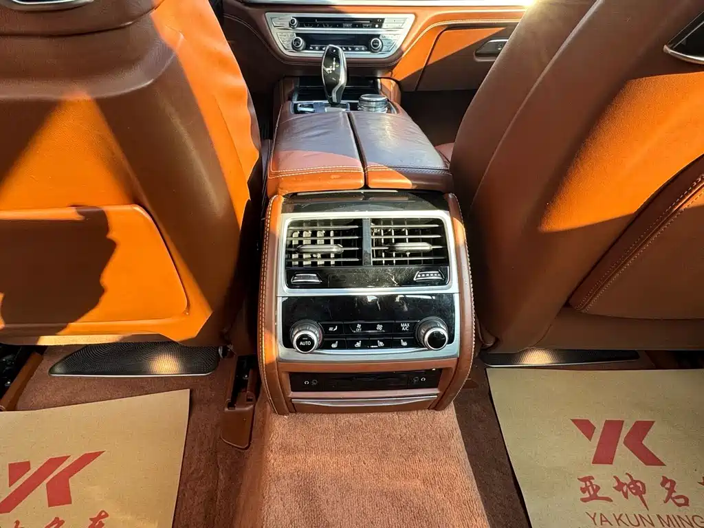 BMW 7 Series 2017 — фото 15