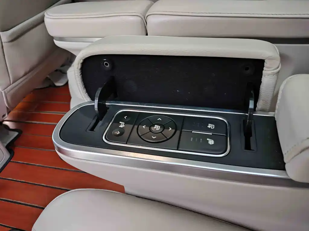 GAC Motor Trumpchi M8 2018 — фото 10