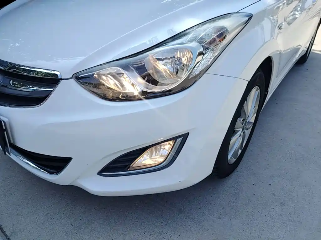 Hyundai Elantra 2016 — фото 24