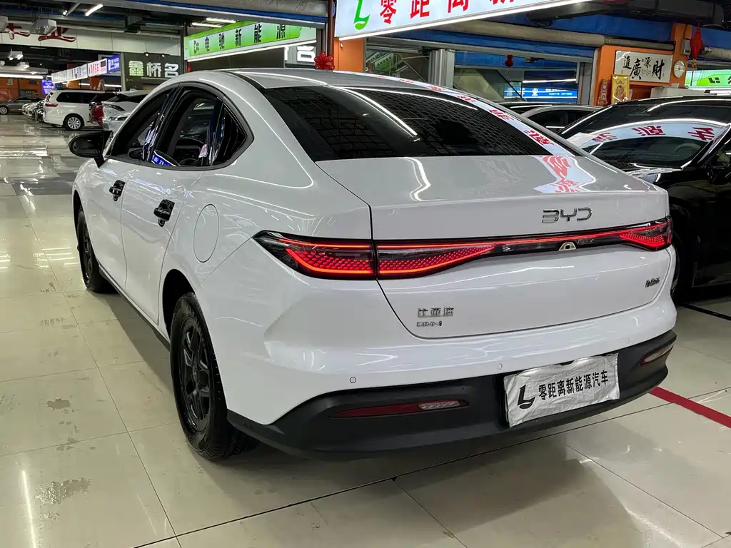 BYD Seal 05 DM-i 2025 — фото 4