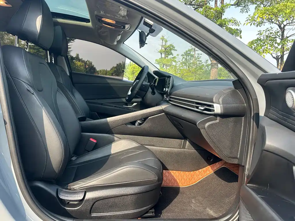 Hyundai Elantra 2023 — фото 16