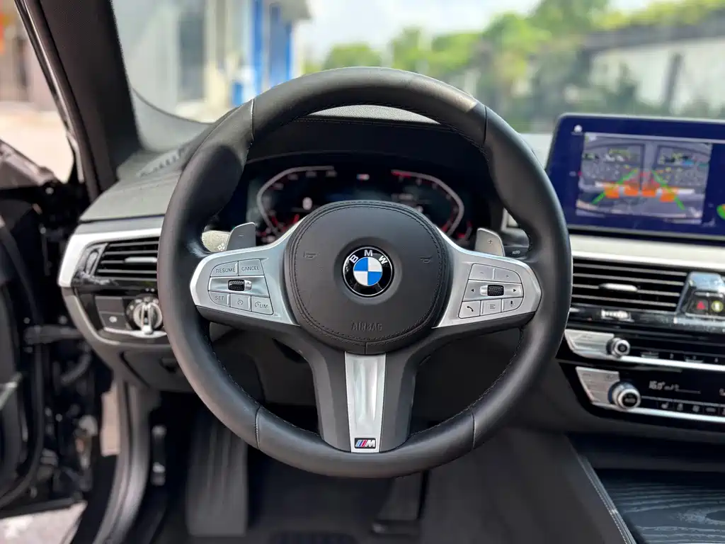 BMW 5 Series 2023 — фото 16