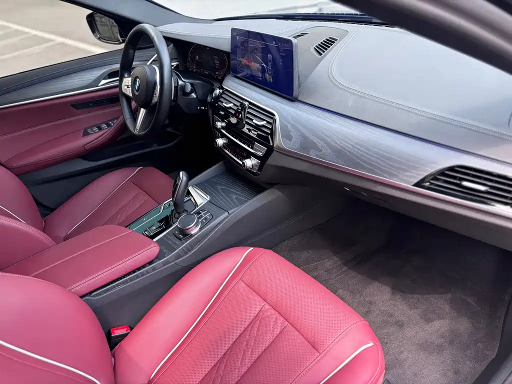 BMW 5 Series 2023 — фото 10