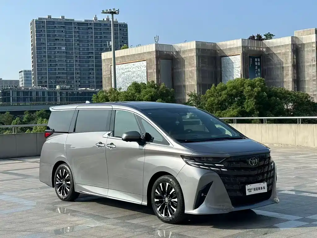 Toyota Alphard 2024 — фото 3
